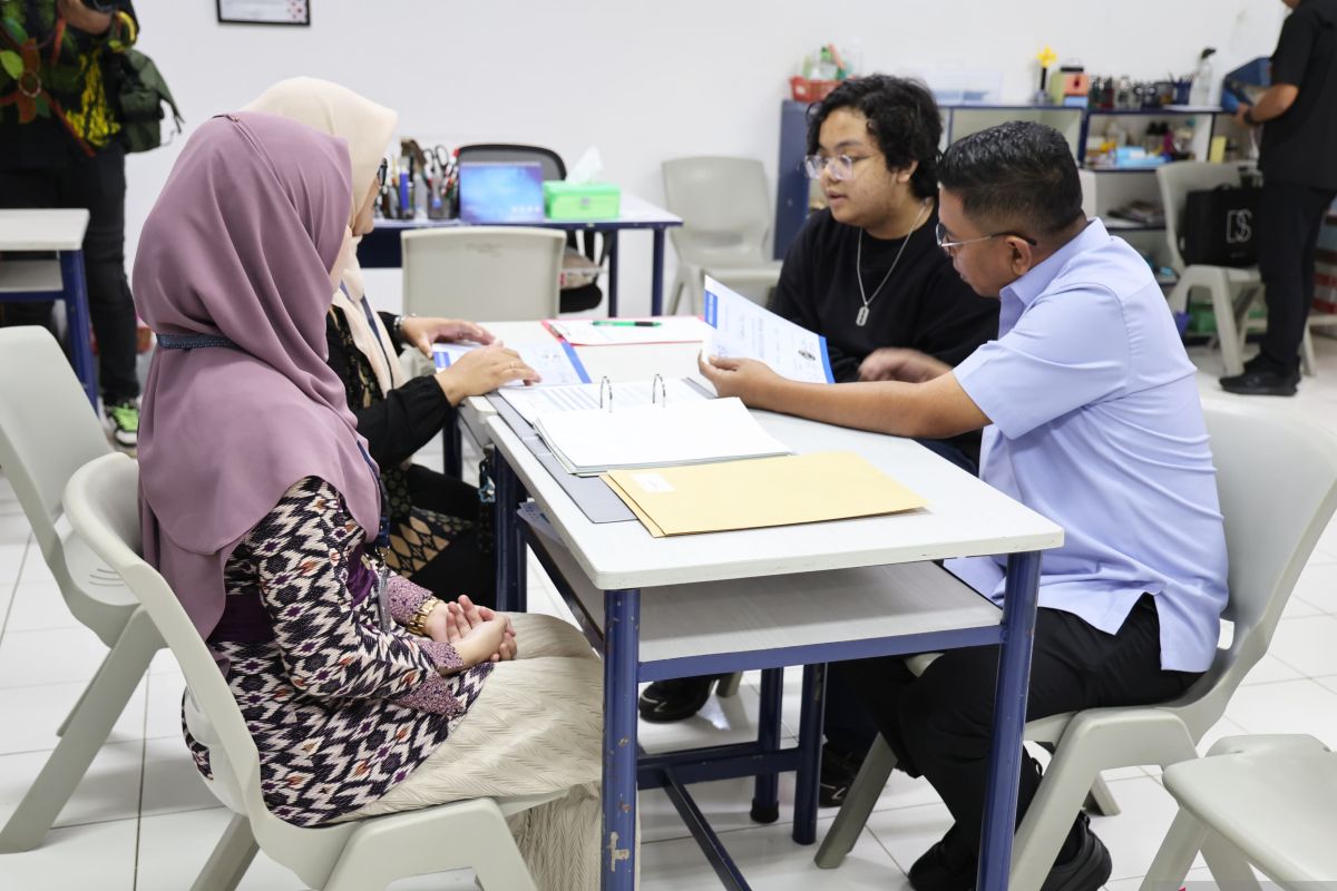 Gubernur Banten Andra Soni Ajak Para Ayah Ambil Rapor Anak, Gerakan GEMAR Dinilai Perkuat Pendidikan Karakter