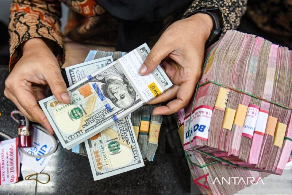 Rupiah Tembus Rp17.978 per Dolar AS, Pelemahan 26 Poin Terjadi di Awal Perdagangan