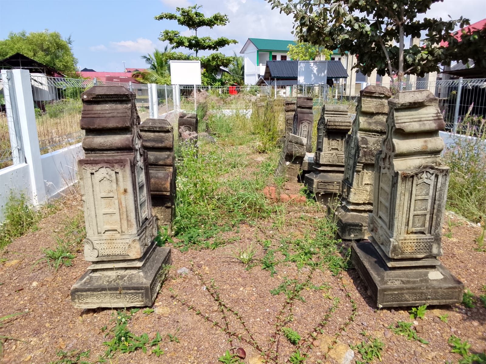 Disdikbud Banda Aceh Pugar Kompleks Makam Siti Ula Syah, Merawat Cagar Budaya di Tengah Kota