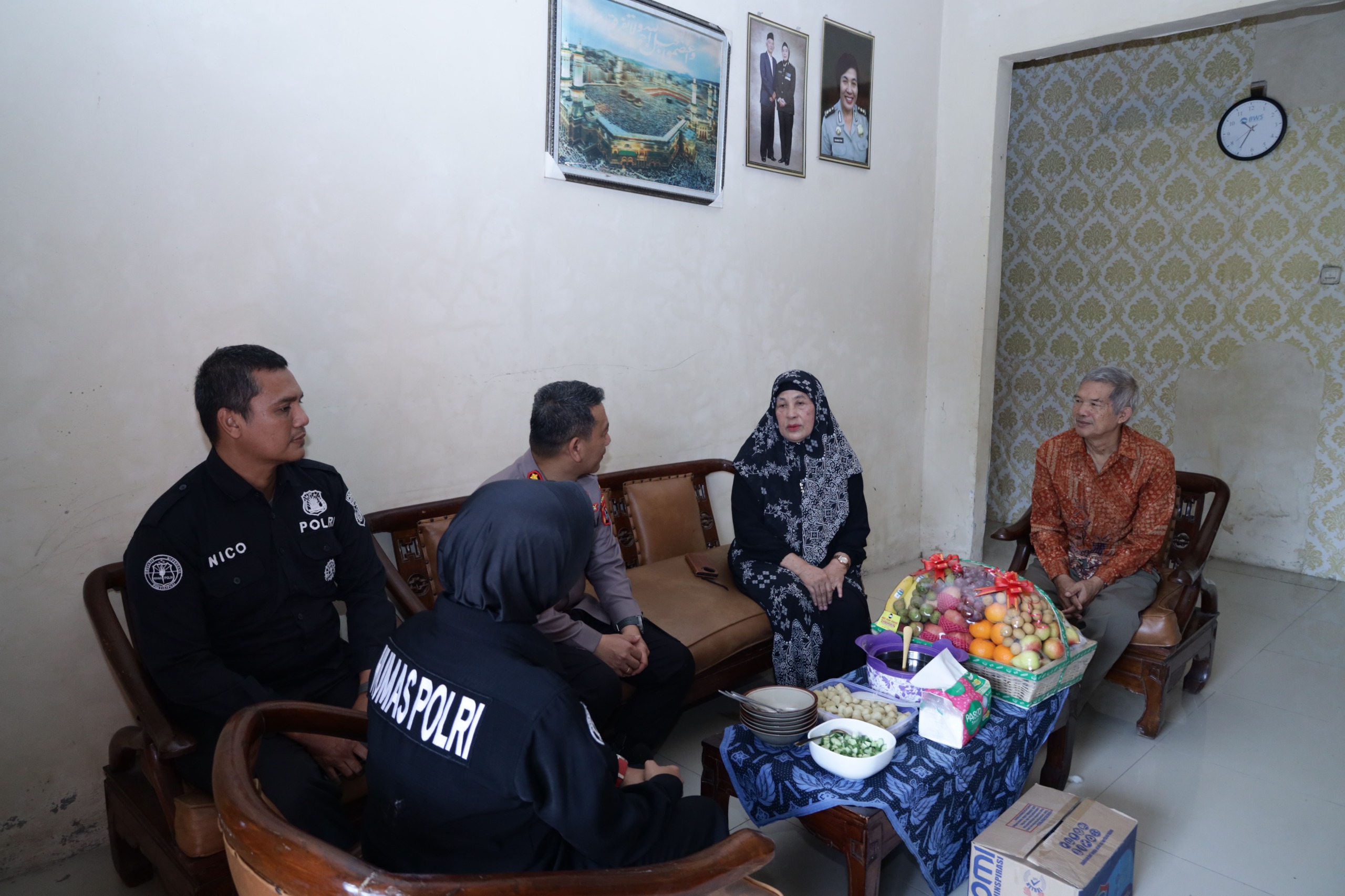 Anjangsana Bidhumas Polda Banten ke Purnawirawan Polri, AKBP Rosmala Dewi Dapat Penghormatan Jelang HUT Bhayangkara ke-80
