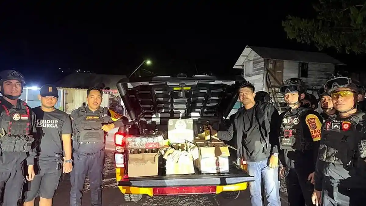 Polisi Gagalkan Pengiriman 168 Botol Minuman Keras Ilegal ke Wawonii, Satu Pelaku Diamankan di Polda Sultra