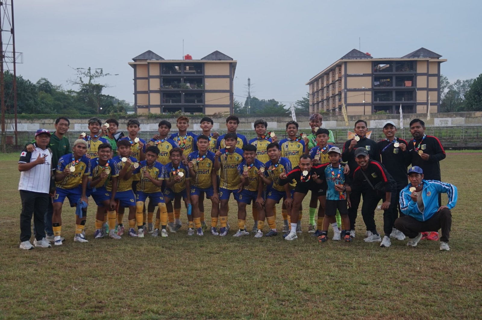 Lombok Timur Cetak Sejarah Raih Medali Emas Perdana Sepakbola Porprov NTB 2026 Usai Kalahkan Kota Bima 2-0