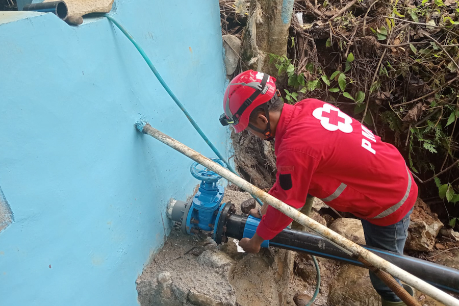 PMI Deli Serdang Kirim Personel Bantu Air Bersih ke Tapanuli Tengah, Bangun Pipa 1.700 Meter