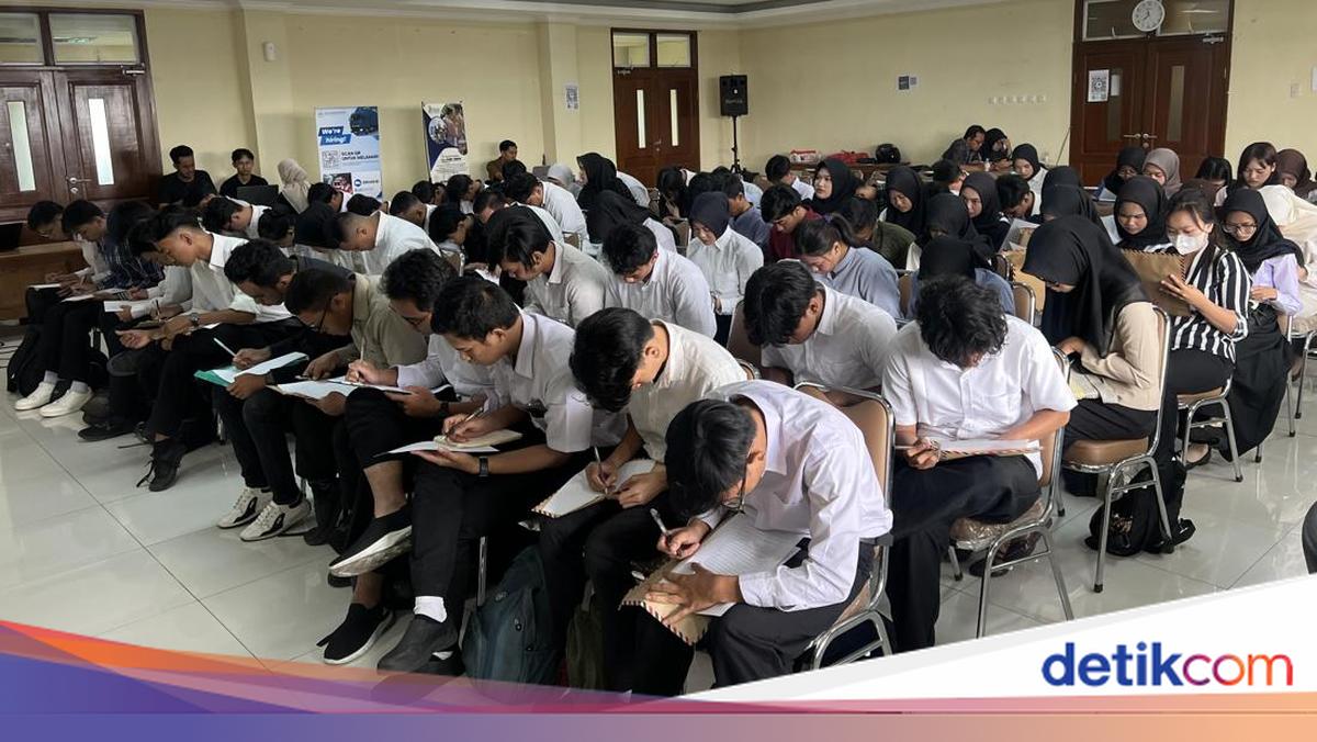 Lulusan SMK Andika Jadi Sandwich Generation di Job Fair Jakarta Barat, Cari Kerja demi Biayai Orang Tua Sakit dan Adik SD