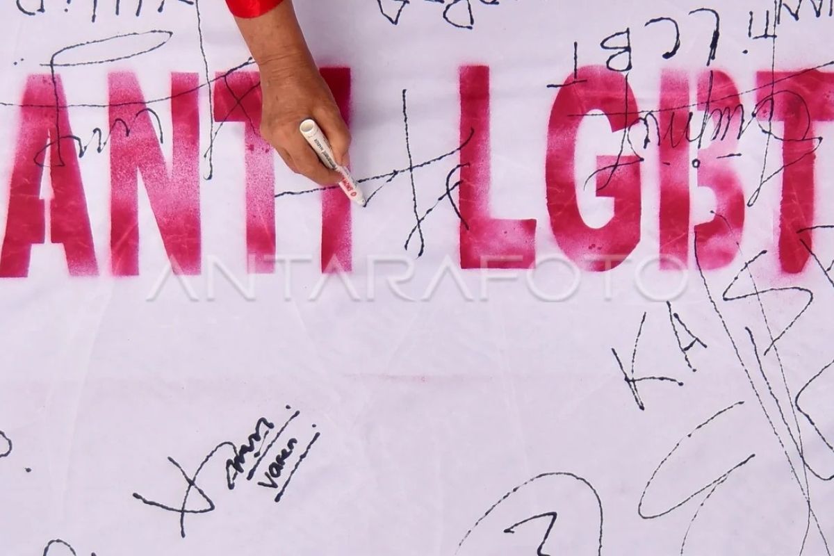 Pemprov Sumbar dan LKAAM Deklarasi Anti LGBT di Padang, Warga Teken Kain Putih Sepanjang Satu Kilometer