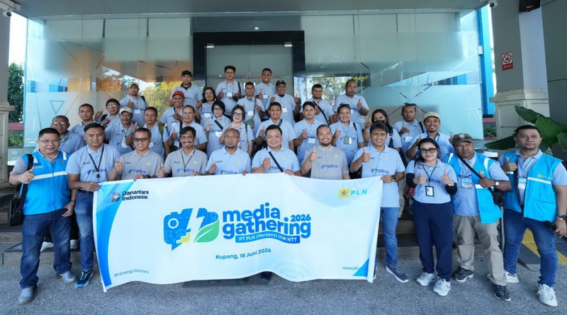 PLN NTT Ajak Media Rasakan Energi Bersih hingga Nyalakan Listrik Gratis di Desa Oelpuah, Kupang