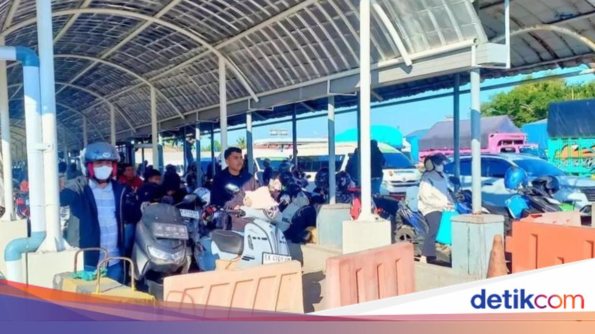 Antrean Kendaraan Mengular di Pelabuhan Poto Tano Sumbawa Barat, Warga Rela Tunggu Berjam-jam Demi Menyeberang ke Lombok
