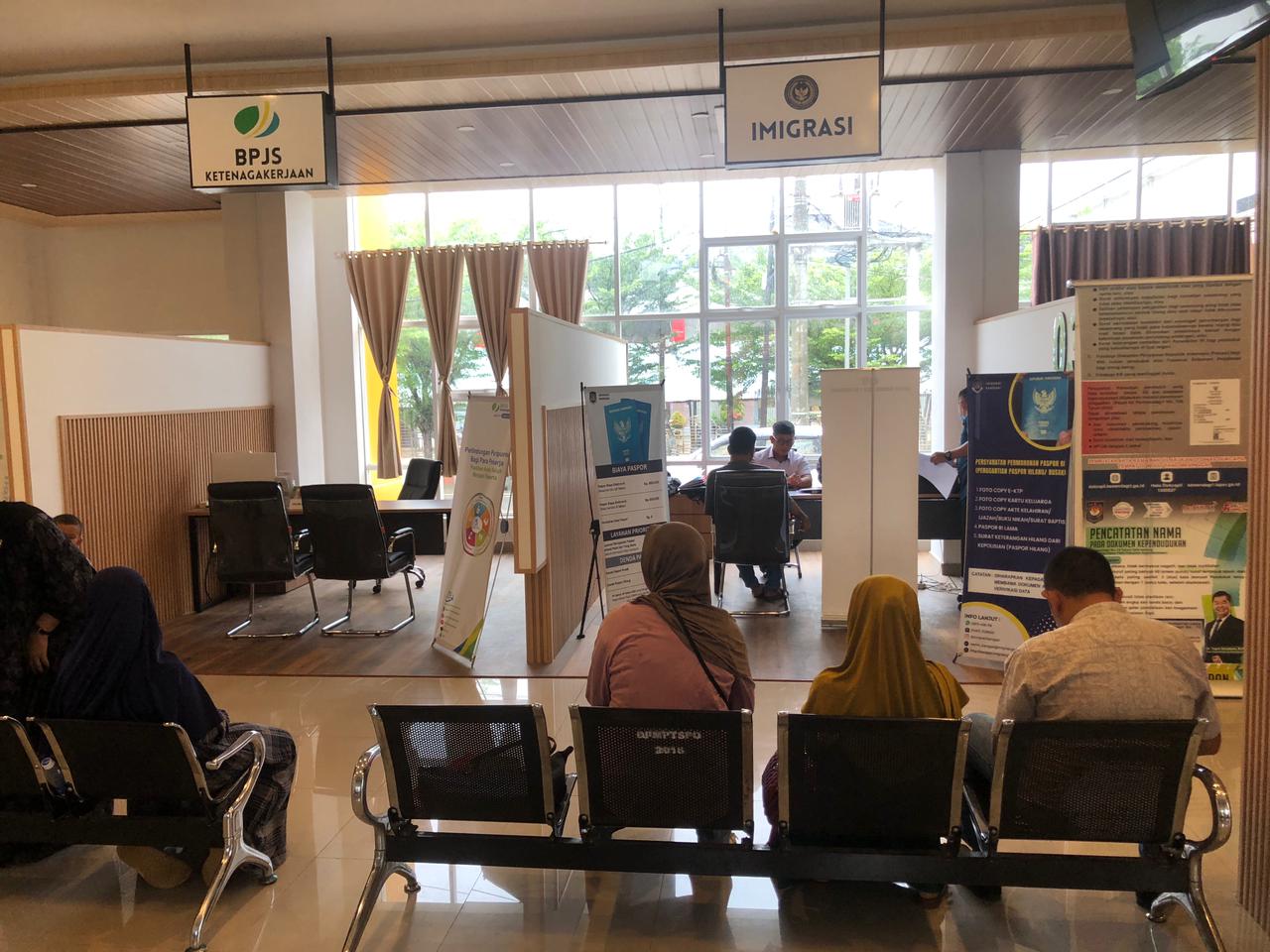 Imigrasi Morowali Tempuh 109 Km Demi Layanan Paspor di Morowali Utara, Warga Sambut Antusias