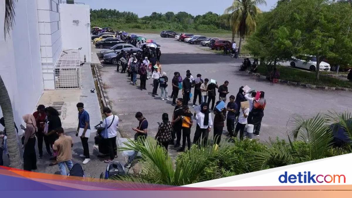 Gaji Rp 15,2 Juta Per Bulan: 1.000 Warga Malaysia Antre 2 Km Rebut 500 Lowongan di Infineon Melaka