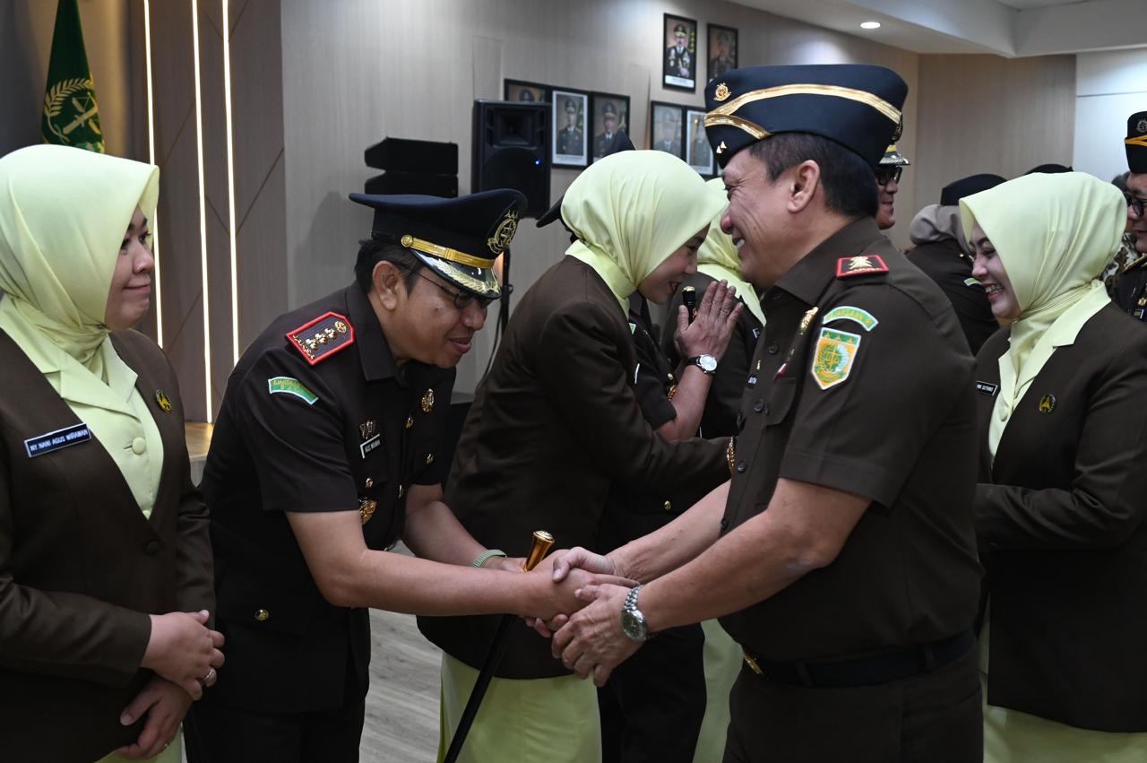 Kajati Jabar Sutikno Lantik 15 Pejabat, Agus Wirawan Eko Saputro Resmi Pimpin Kejari Kota Bogor
