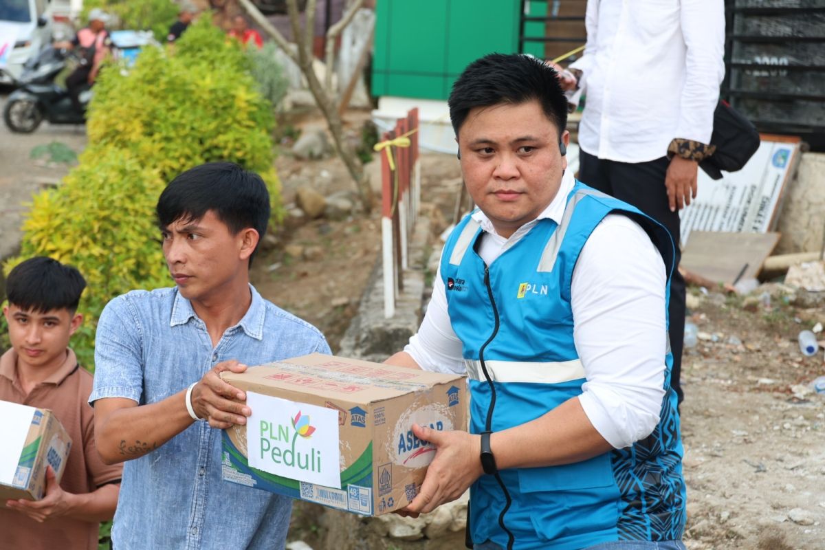 PLN Bangun Jalan Perkebunan di Desa Liberia Timur Bolmong, Petani Kini Lebih Mudah Angkut Hasil Panen