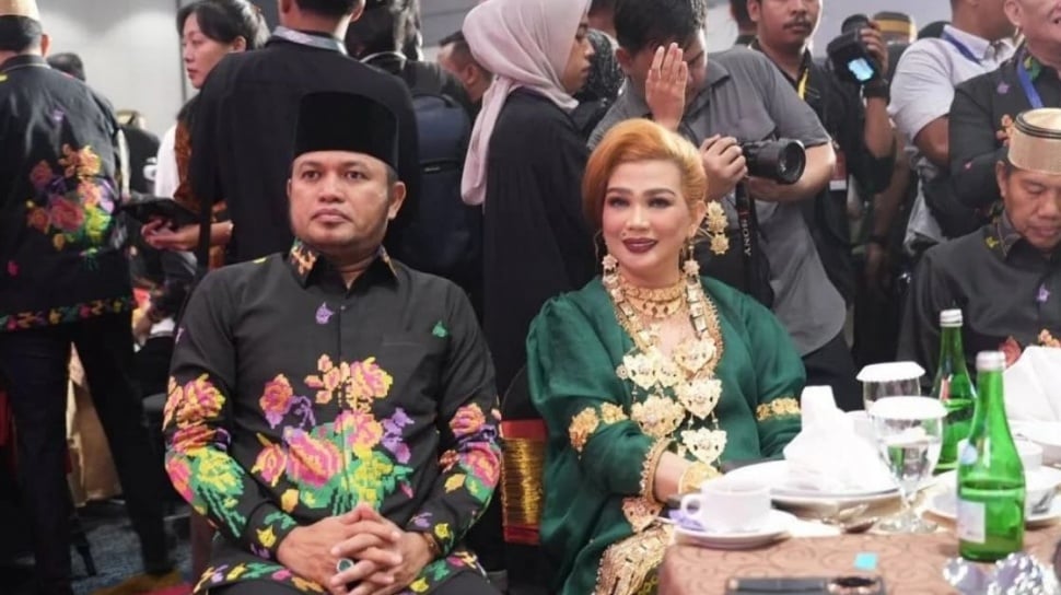 Staf Ahli Gubernur Kaltim Klaim Istri Rudy Mas'ud Keturunan Nabi untuk Redam Demo, Warganet Justru Kritis