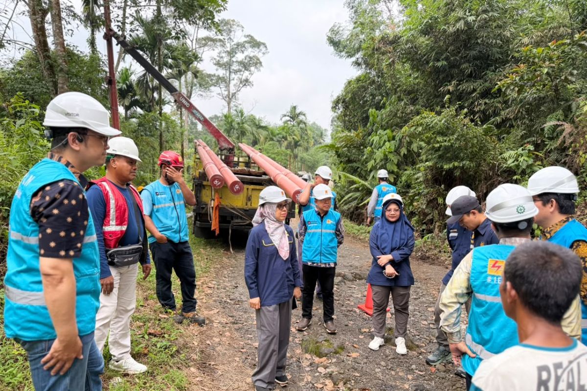 Kementerian ESDM Tinjau Listrik Desa Kampung Baru Kayu Tanam, PLN UID Sumbar Pastikan Penyambungan Sesuai Jadwal