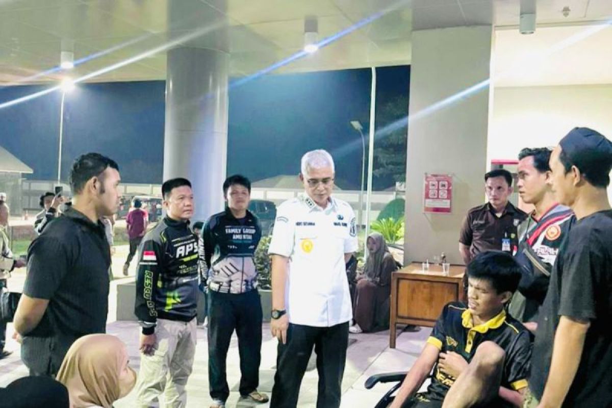 Kecelakaan Mobil Damkar saat Padamkan Kebakaran di HSU, Wabup Jenguk Relawan yang Dirawat di RSUD Amuntai