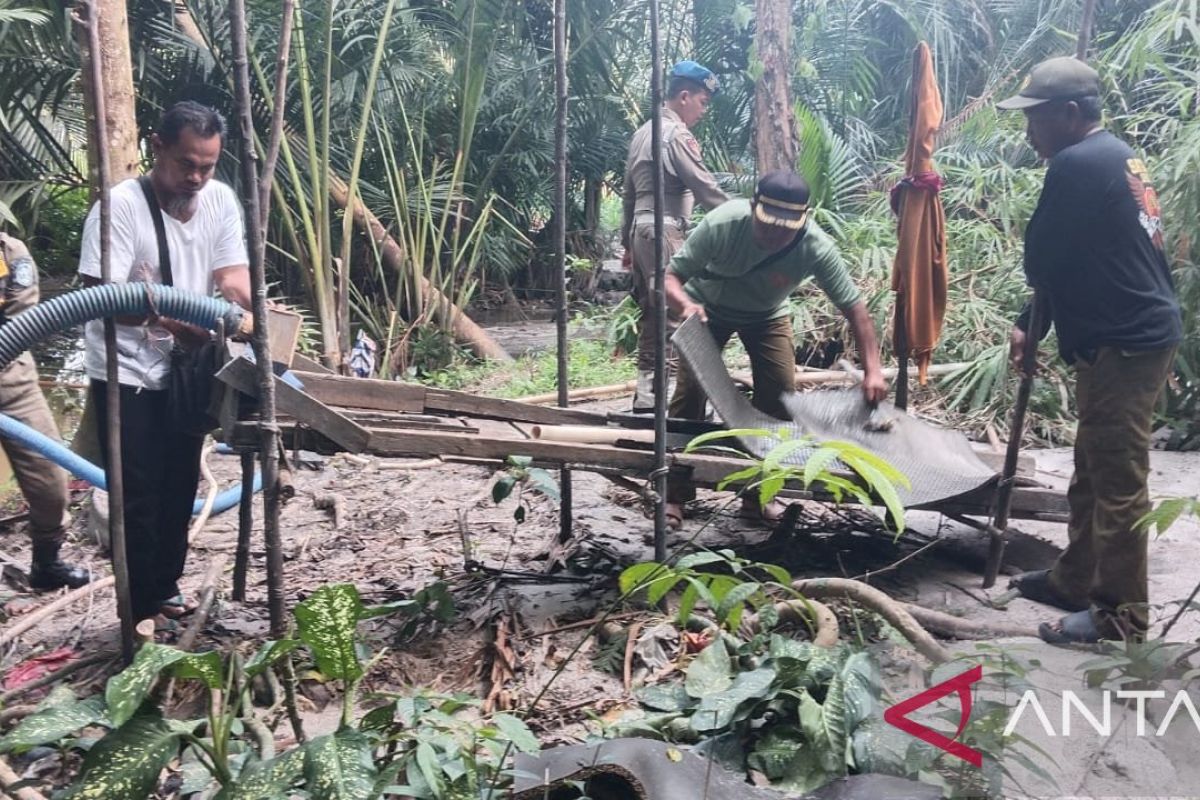 Satpol PP Bangka Hentikan Paksa Tambang Timah Ilegal Dekat Pemandian Umum, Satu Mesin Disita