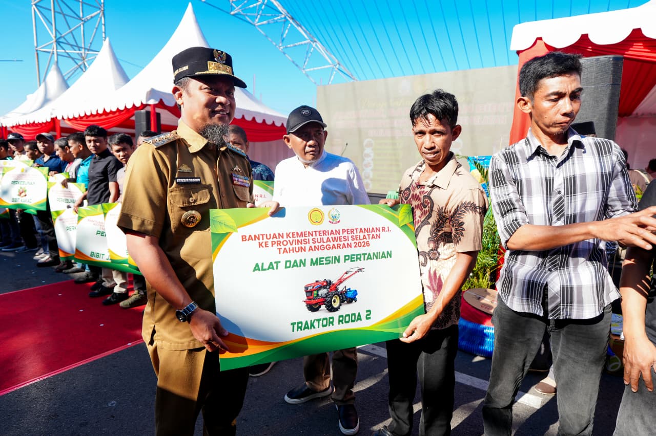 Gubernur Sulsel Andi Sudirman Lepas Bantuan Pertanian Rp323 Miliar, 24 Kabupaten/Kota Terima Bibit dan Alsintan
