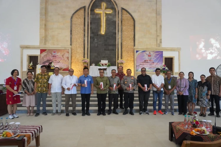 Wabup Jembrana Ipat Hadiri Ibadah Kenaikan Yesus di GKPB Sion Melaya, Tegaskan Keberagaman Sebagai Kekuatan Daerah