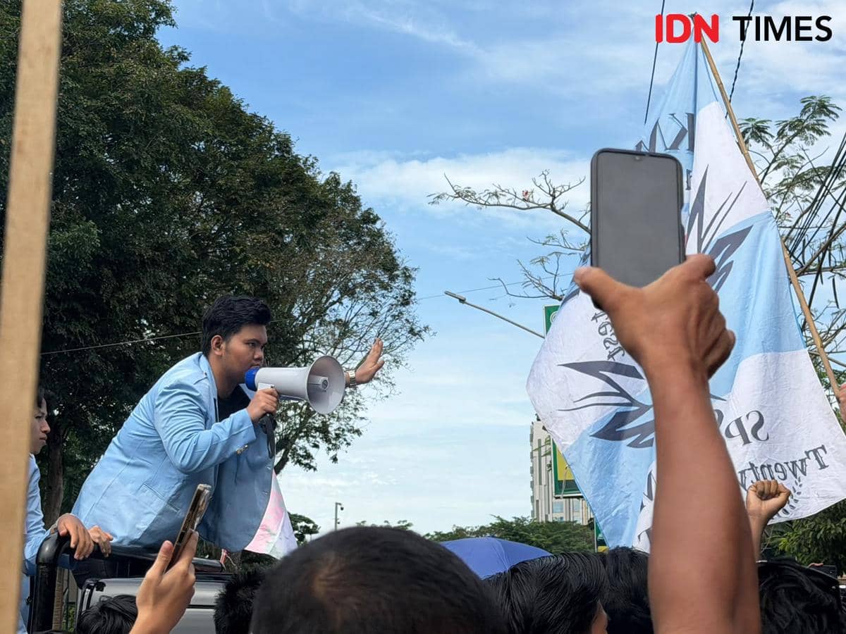 Ratusan Mahasiswa BEM Nusantara Sumsel Kepung DPRD Palembang, Desak Evaluasi Program Makan Bergizi Gratis dan Turunkan Harga Sembako