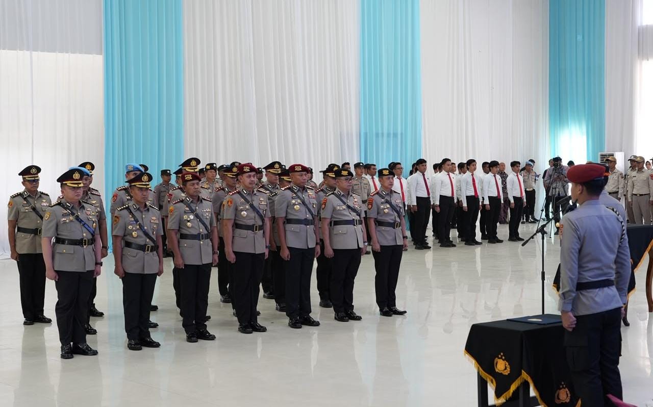 10 Pejabat Polda Sultra Dimutasi, Kapolda Lantik Kapolres Konawe Kepulauan dan Rotasi Kapolres Baubau