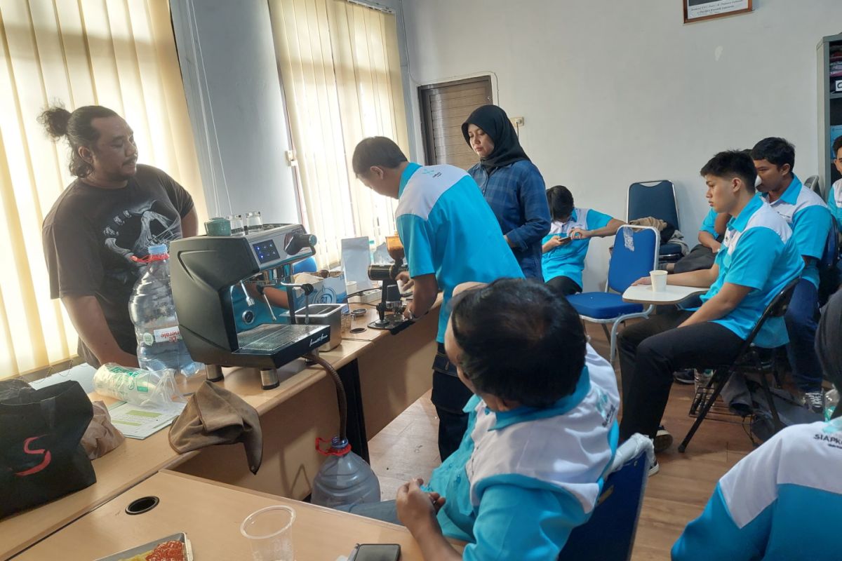 Disnaker Pangkalpinang Latih 16 Pemuda Jadi Barista Kompeten, Kuota Pelatihan Selalu Penuh