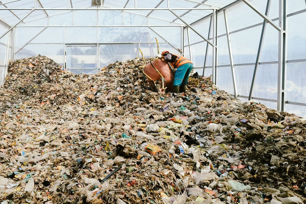 DLH Cirebon Sebut TPS BUMDes Gempol Efektif Olah Sampah, Hasilkan Produk Bernilai Ekonomi dan Kurangi Pembuangan Liar