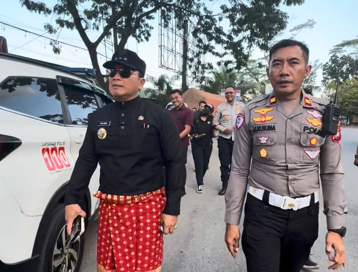 Bupati Sujiwo Turun Langsung Tertibkan Parkir Liar di Tugu Mayor Alianyang, Pos Pengawasan Gabungan Disiapkan