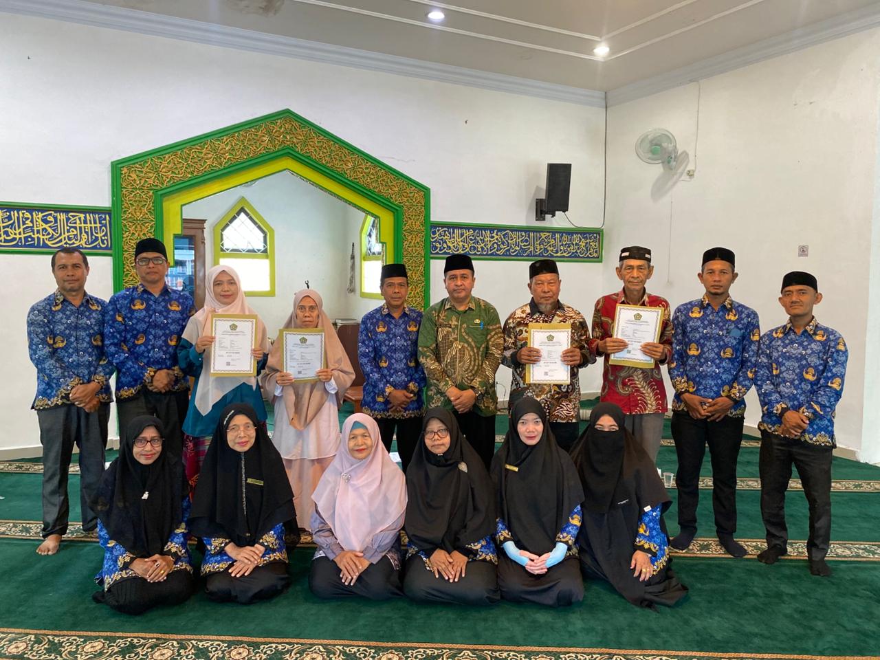 Kemenag Aceh Selatan Serahkan Izin Operasional ke 11 LPQ, Tekankan Legalitas dan Pembaruan Data Lewat EMIS