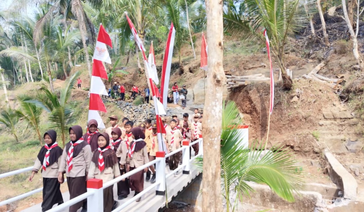 Jembatan Garuda di Kebumen Gantikan Akses Bambu Rawan, Anak Sekolah dan Petani Kini Punya Jalur Aman ke Desa Merden