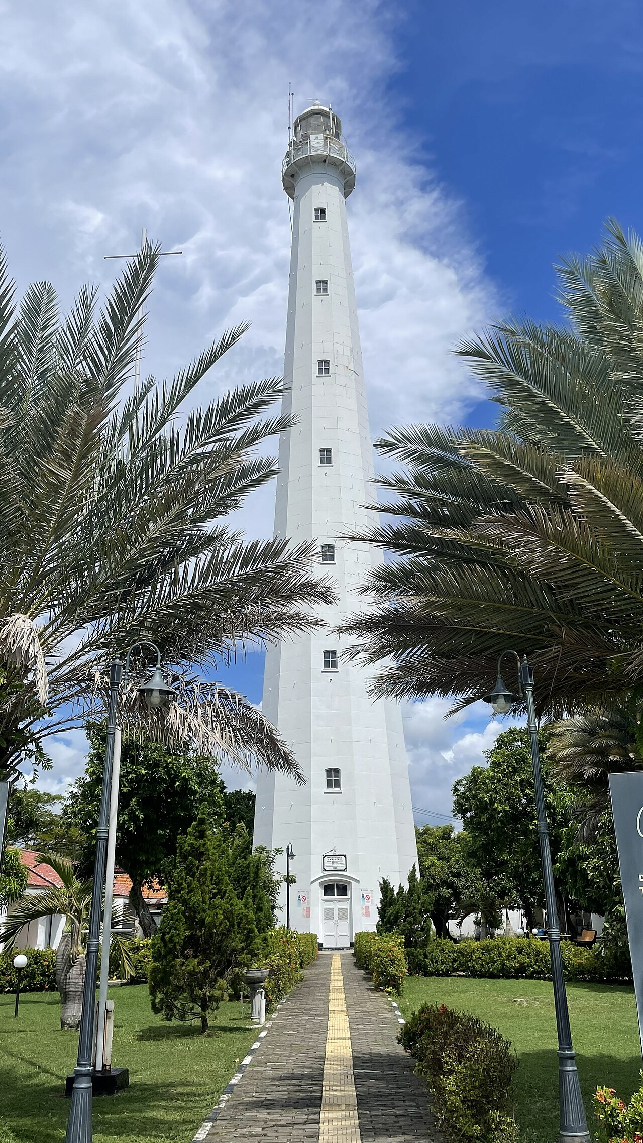 Mercusuar Cikoneng, Menara Navigasi Bersejarah di Titik Nol Anyer