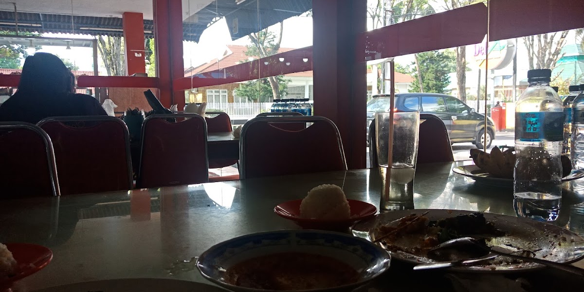10 Rekomendasi Rumah Makan Padang di Sulawesi Utara Pilihan 2026