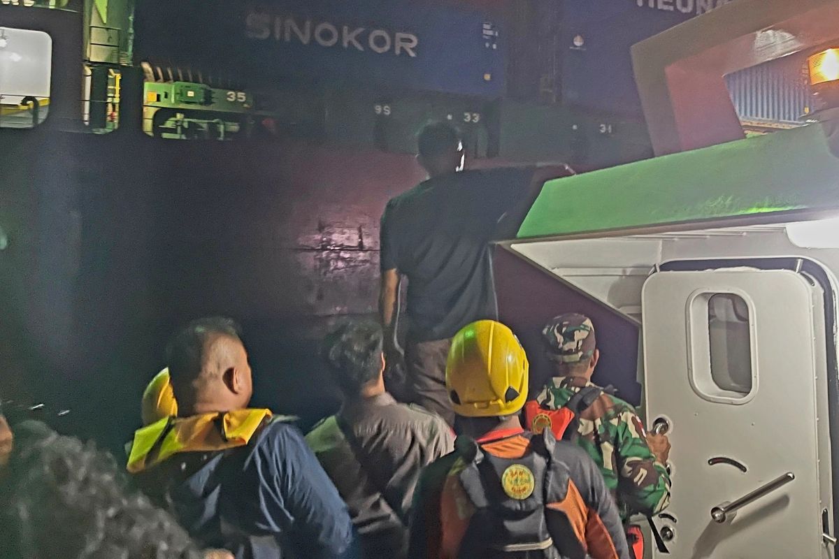 4 Awak TB AOM 787 Selamat Dievakuasi Tim SAR Gabungan Usai Kapal Tenggelam di Perairan Anambas