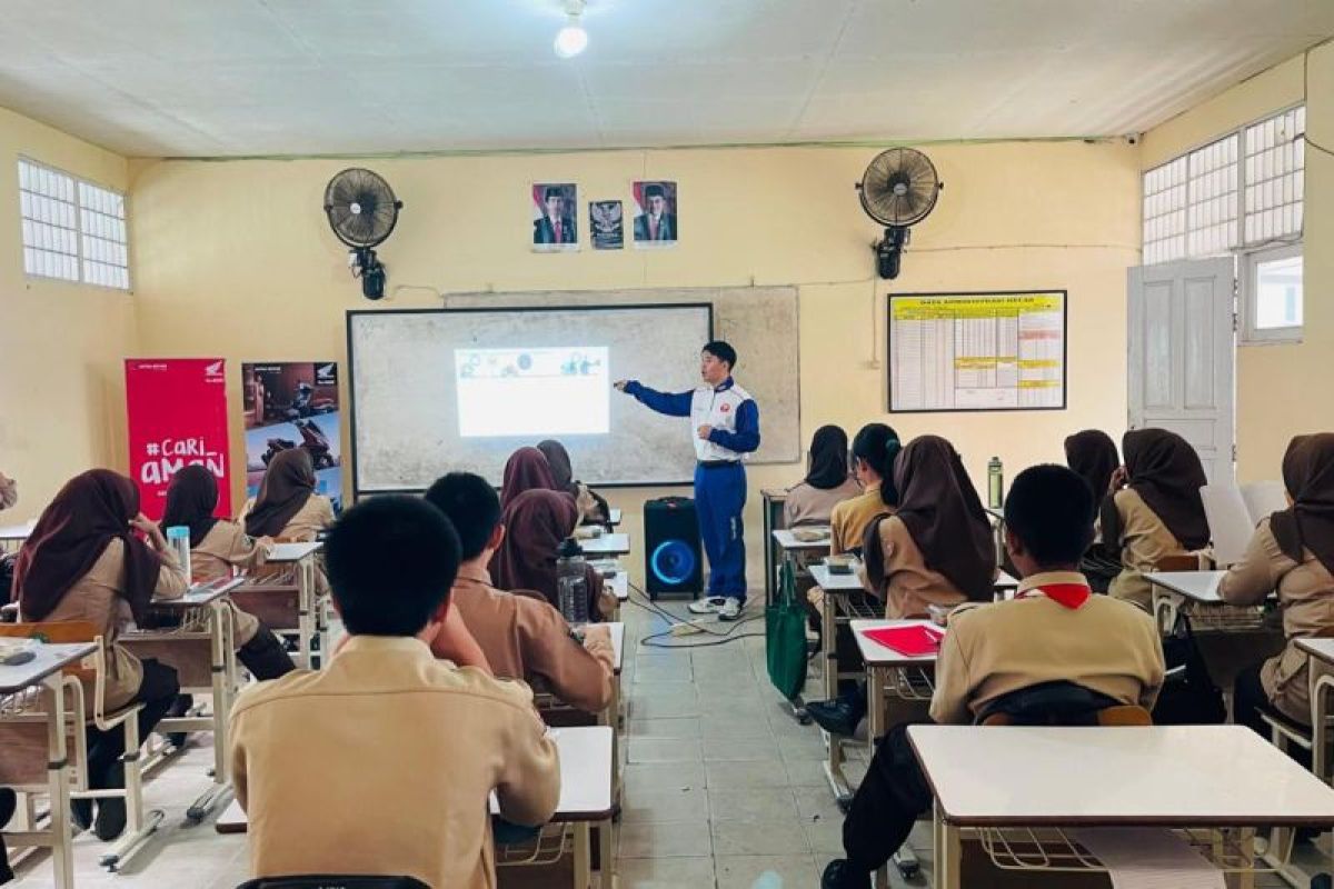 Astra Motor Kalbar Edukasi Safety Riding di SMKN 7 Pontianak, Siswa Diajak Jadi Duta Keselamatan Berkendara
