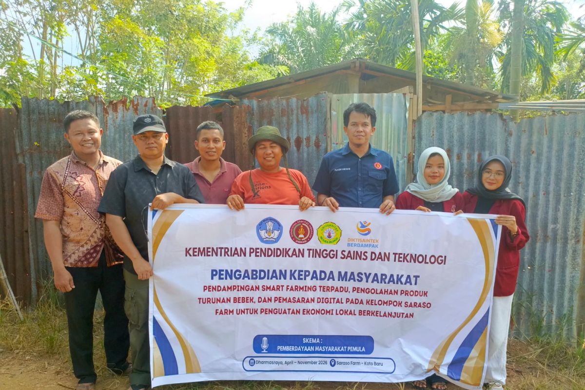 Dosen Universitas Dharmas Indonesia Dampingi Peternak Bebek di Dharmasraya Terapkan Smart Farming dan Olah Produk Turunan