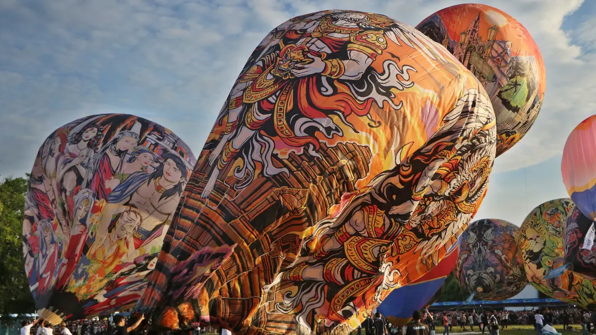 Festival Balon Udara Solo Tuai Kekecewaan: Puluhan Balon Gagal Terbang, Kemacetan Paralyze Alun-Alun Utara
