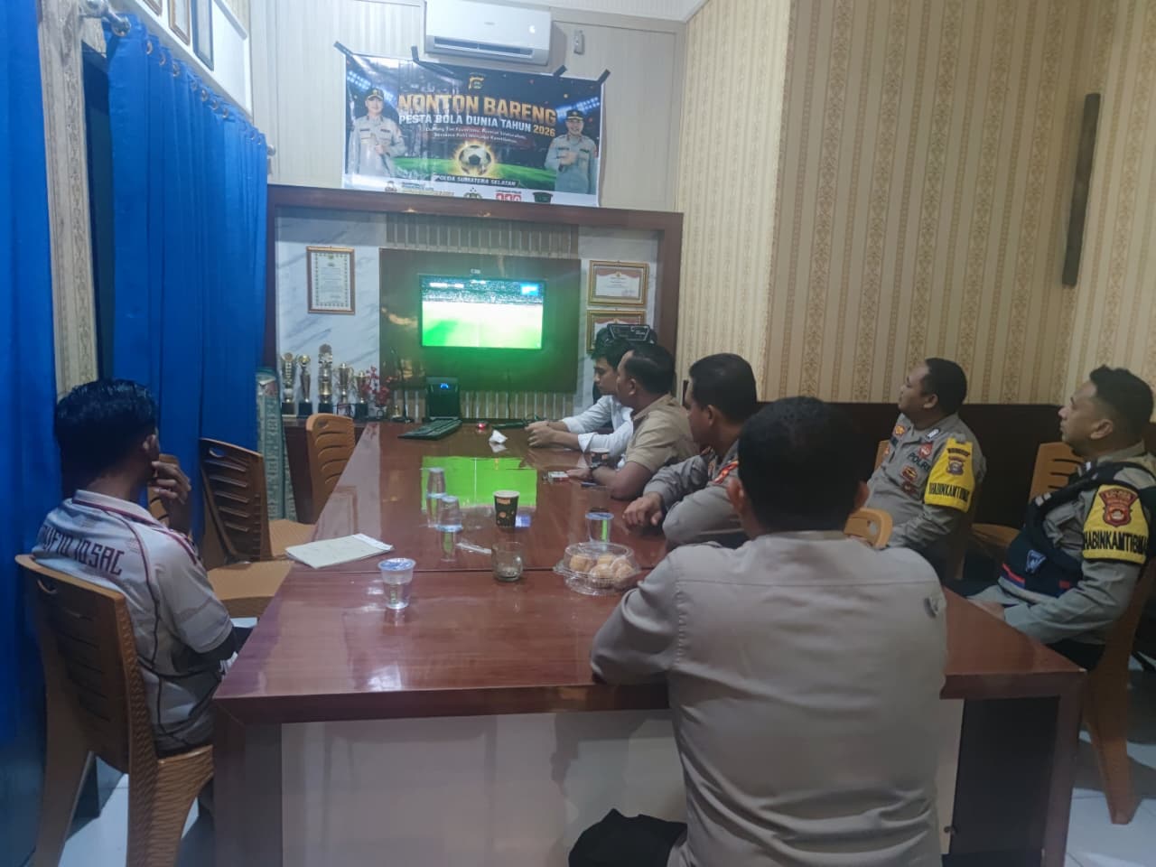 Nobar Piala Dunia 2026 di Mako Polsek Buay Madang Timur, Polisi Ajak Warga Nonton Prancis Vs Senegal