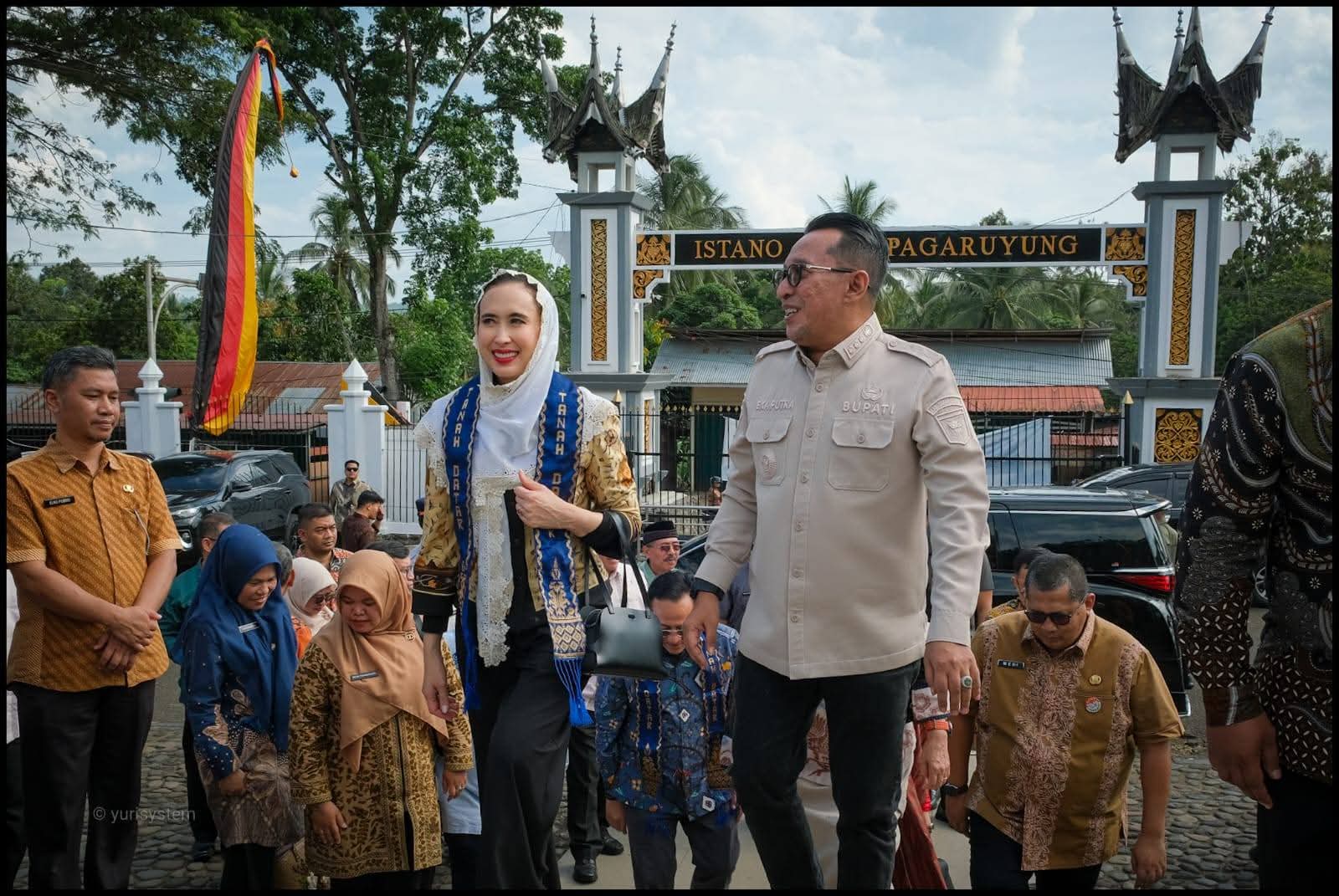 Menpar Widiyanti Putri Dorong Promosi Wisata Istano Basa Pagaruyung Tanah Datar