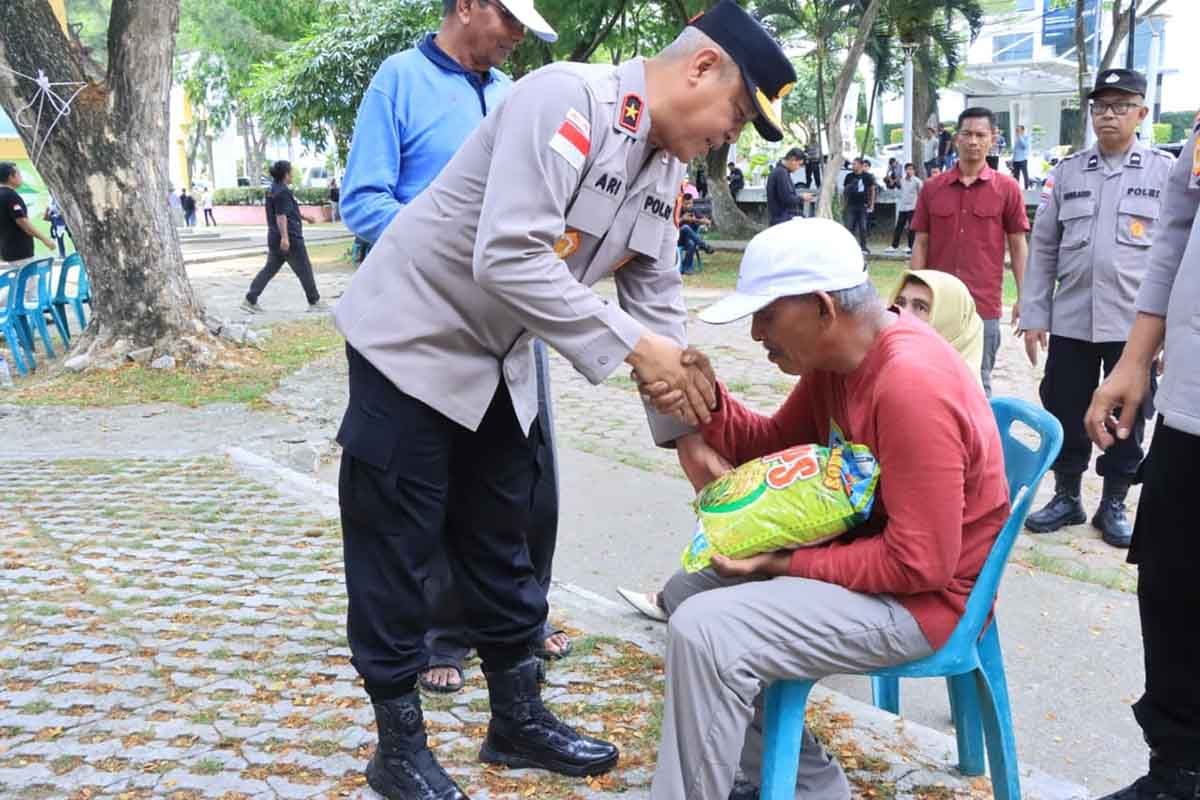 Polda Aceh Bagikan 2,5 Ton Beras di Peringatan May Day Banda Aceh