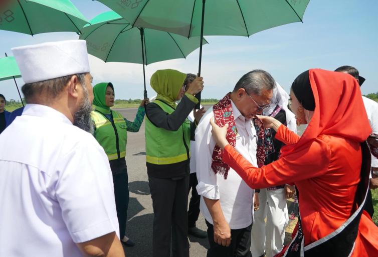 Gubernur Bengkulu Sambut Dua Menteri Bahas Stabilitas Pangan di Bandara