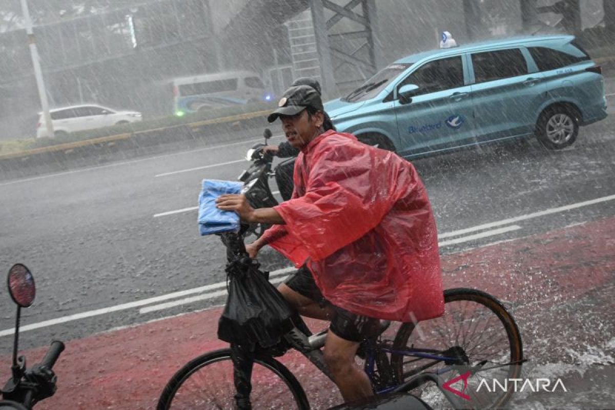 BMKG Ingatkan Warga Bengkulu Waspadai Potensi Hujan Petir Akibat Dinamika Atmosfer