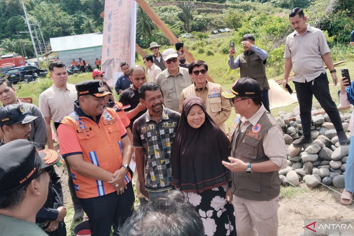 Pemerintah Jamin Bantuan Huntara Berlanjut hingga Huntap Rampung di Sumbar