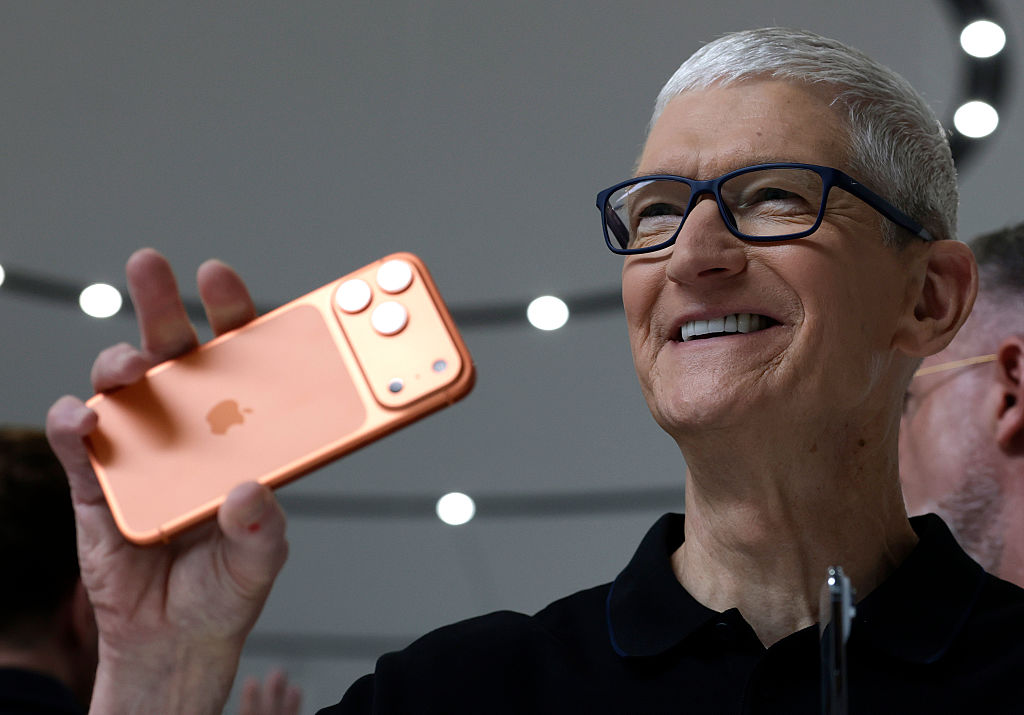 Apple Capai Penjualan Rekor, Tapi Kekurangan Chip Memori Mengintai