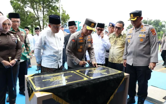 Kapolda Sumsel Resmikan Gedung SPKT Musi Rawas dan Salurkan 2.000 Paket Bansos