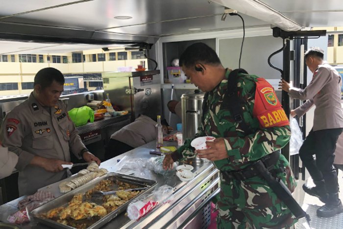 Polda Sumsel Layani Dapur Lapangan di Pengamanan May Day 2026
