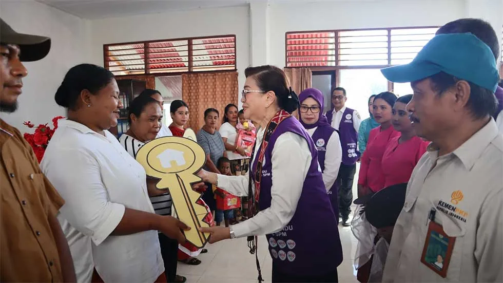 Maluku: Maya Baby Lewerissa Serahkan 4 Rumah Layak Huni di Salahutu