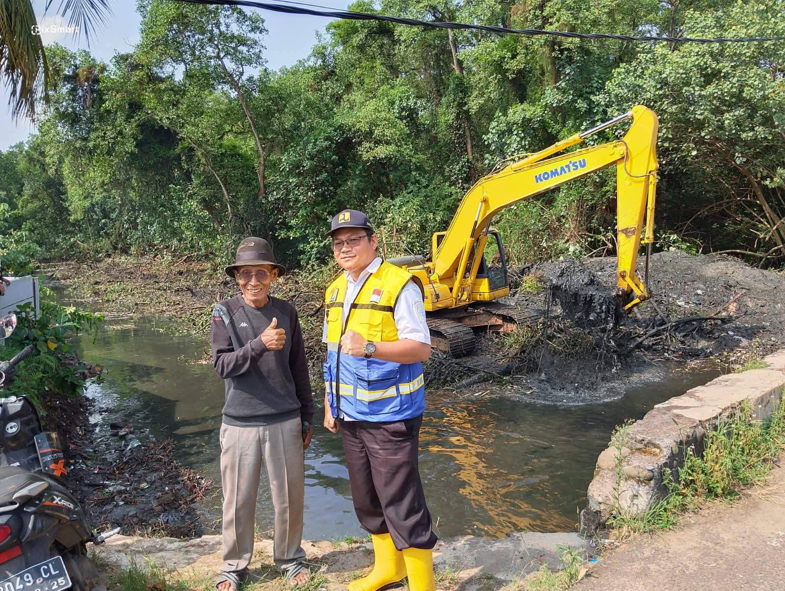 Atasi Banjir Lempuing, Dinas PUPR Kota Bengkulu Keruk Sedimen Drainase Kawasan Empang