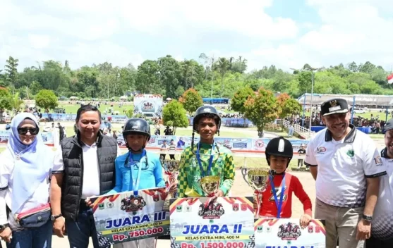 Wali Kota Ramlan Buka Pacu Kuda Derby Bukittinggi-Agam Berhadiah Rp317 Juta