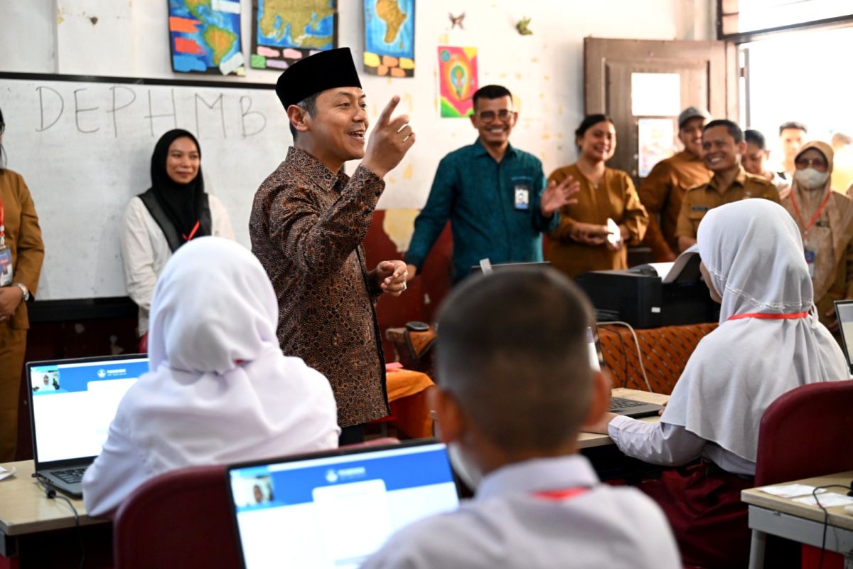 Wamendikdasmen Kunjungi Medan, TKA Latih Literasi-Integritas Siswa