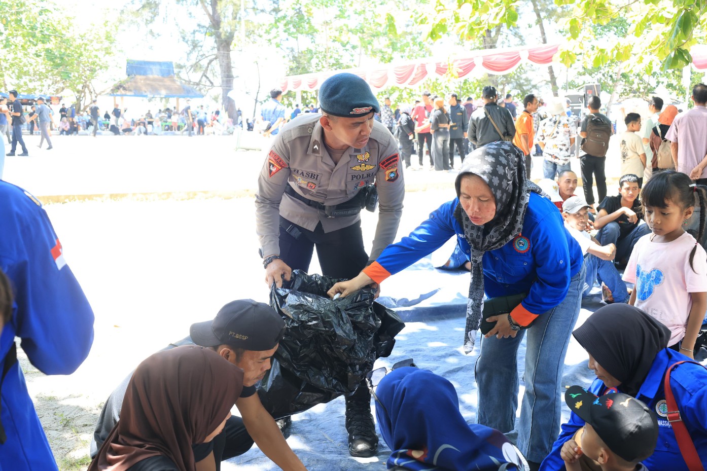 Ribuan Buruh Rayakan May Day Kondusif di Pantai Pasir Padi Pangkalpinang