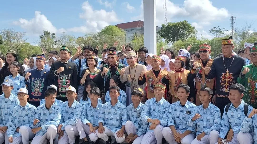 Wamendikdasmen Pimpin Upacara Hardiknas di Kalteng, 30 Ribu Siswa Dapat Bantuan