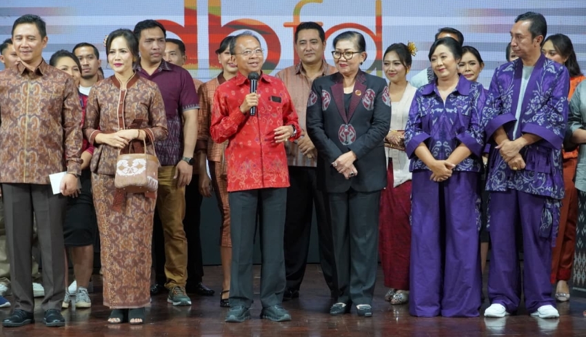 Dekranasda Bali Fashion Day 4 Kolaborasi ASN-UMKM Lestarikan Batik